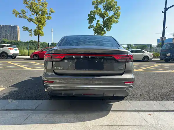 Geely Emgrand 2023