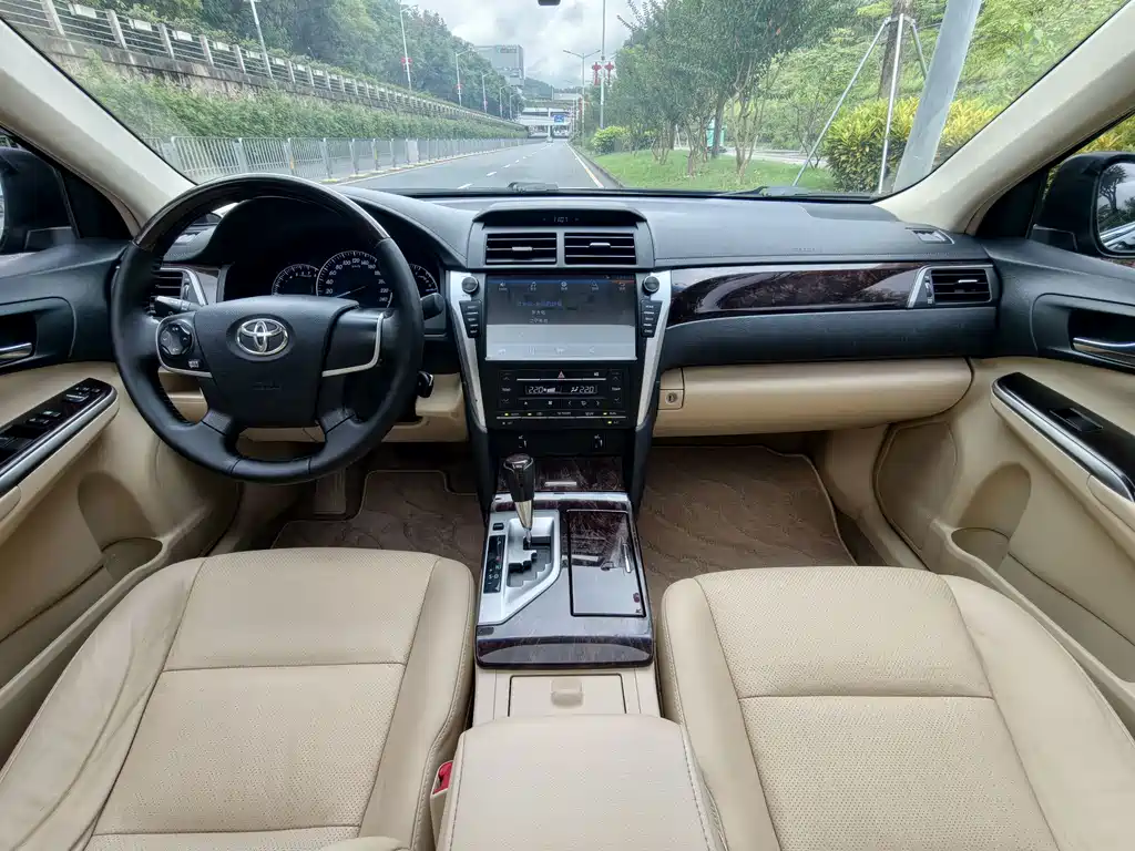 Toyota Camry 2015 — фото 8
