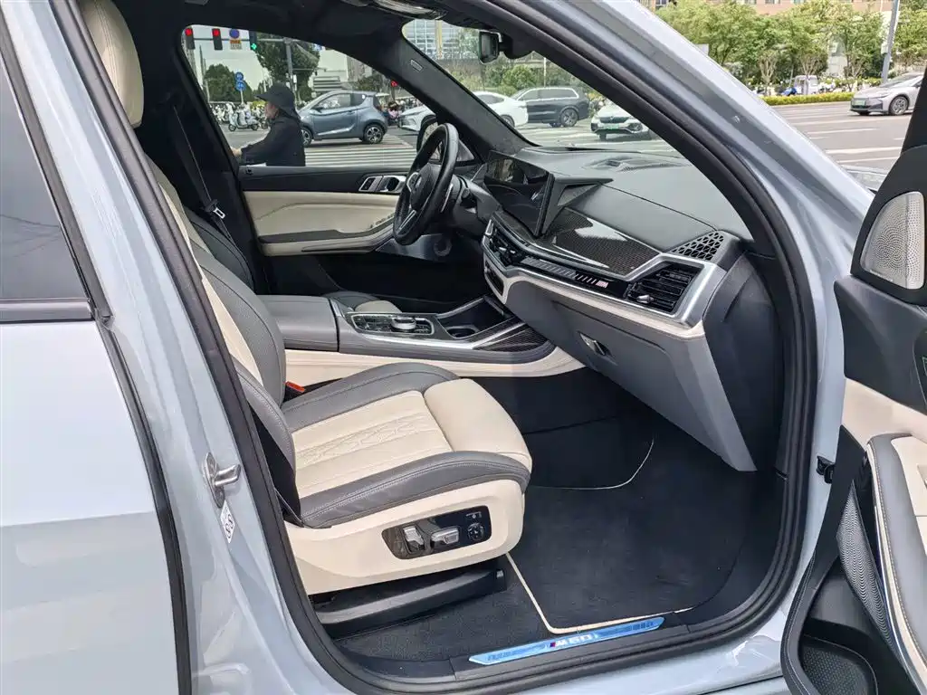 BMW X7 M60i 2023 — фото 6