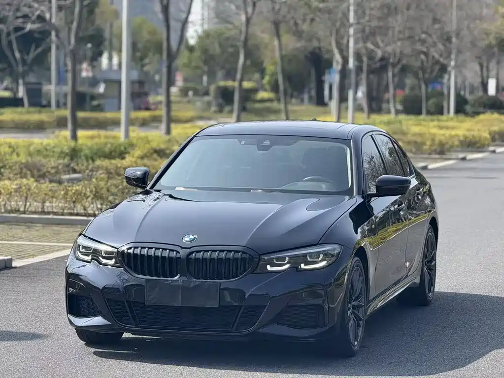 BMW 3 Series 2022 — фото 1