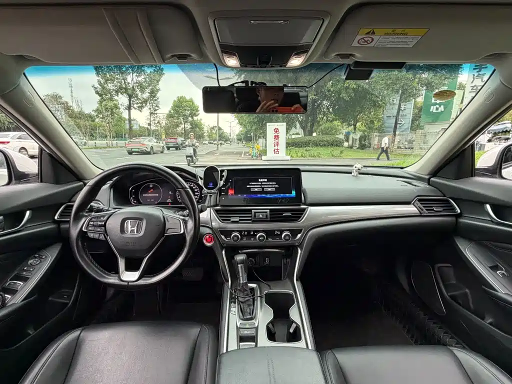 Honda Accord 2022 — фото 13
