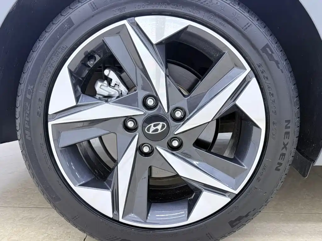 Hyundai Elantra 2023 — фото 21