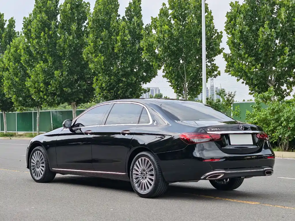 Mercedes-Benz E-Class 2023 — фото 9