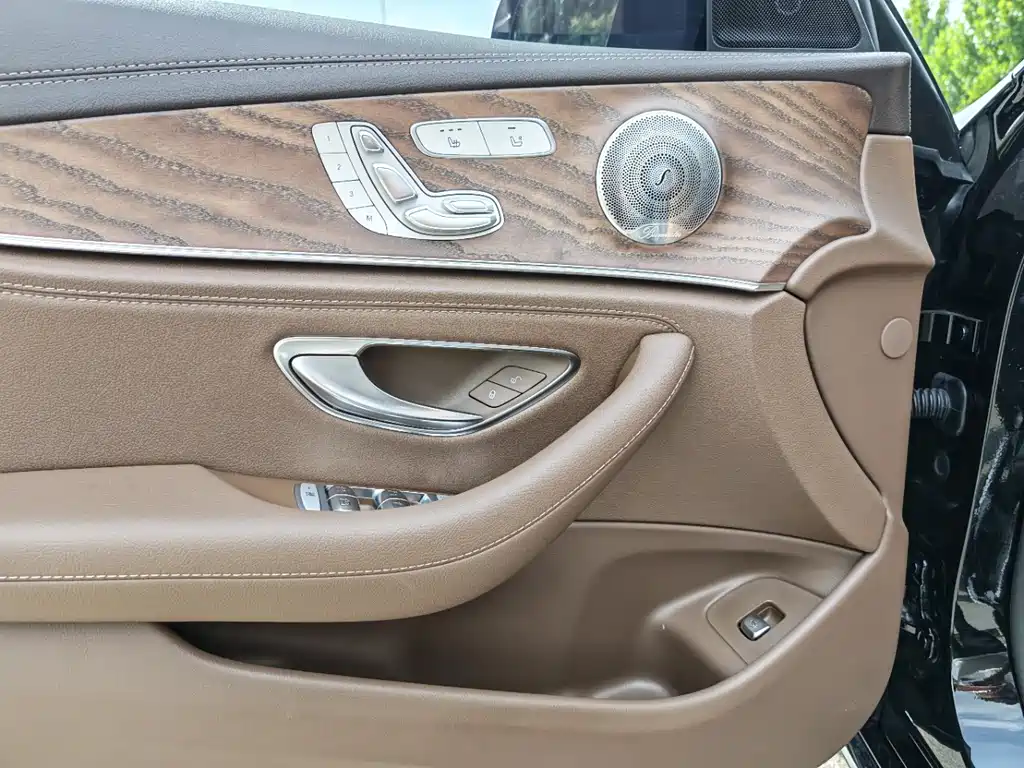 Mercedes-Benz E-Class 2023 — фото 17