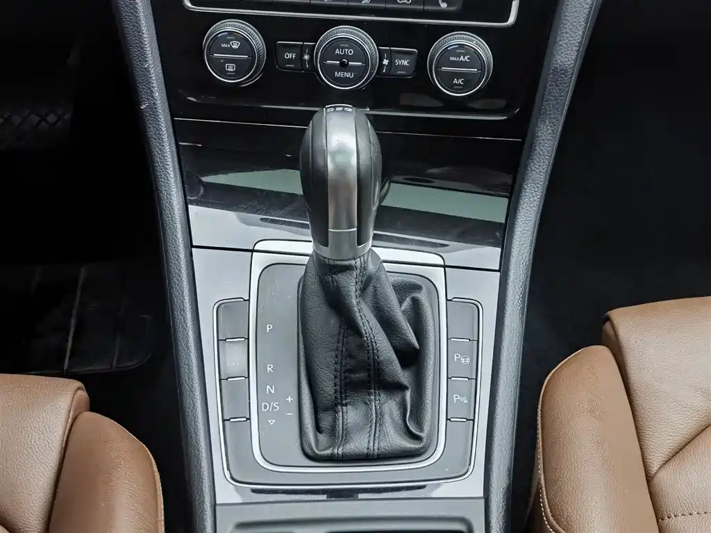 Volkswagen Golf 2015 — фото 13