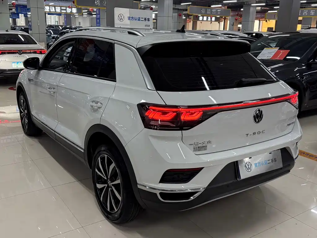 Volkswagen T-Roc 2023 — фото 9