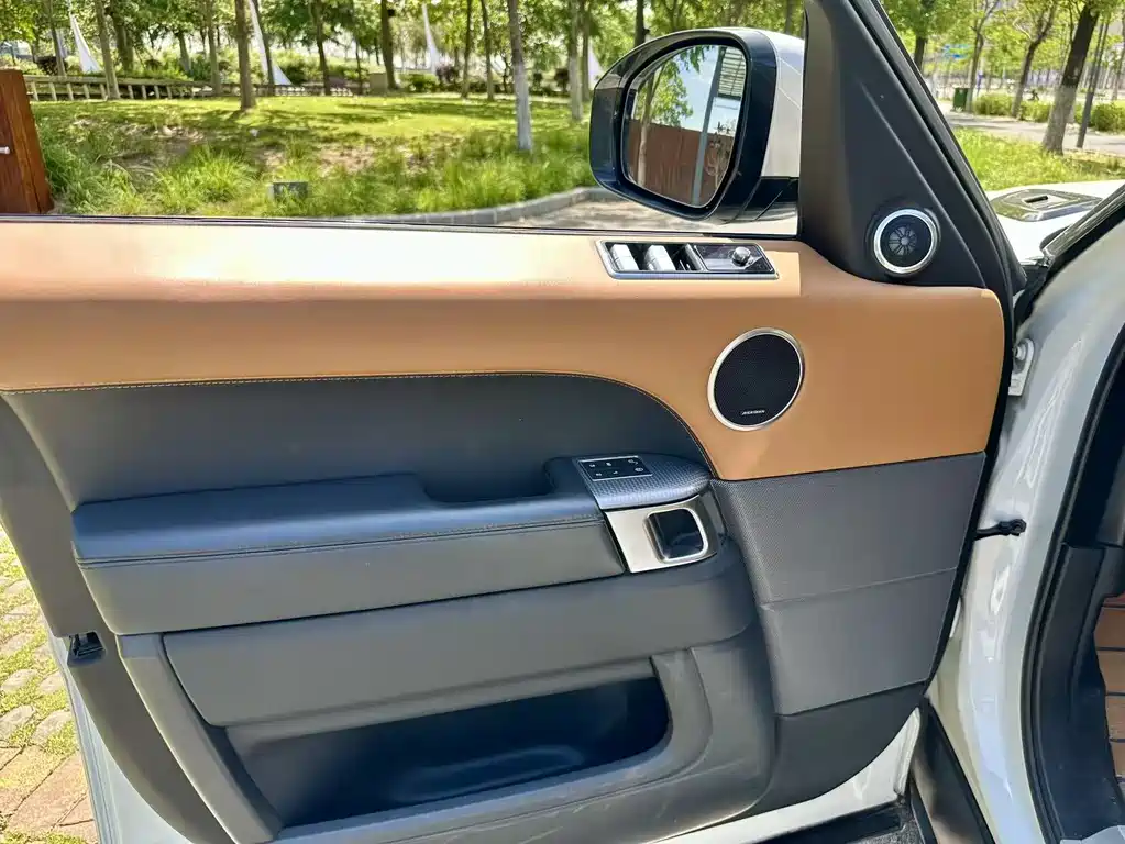 Land Rover Sport 2020 — фото 11
