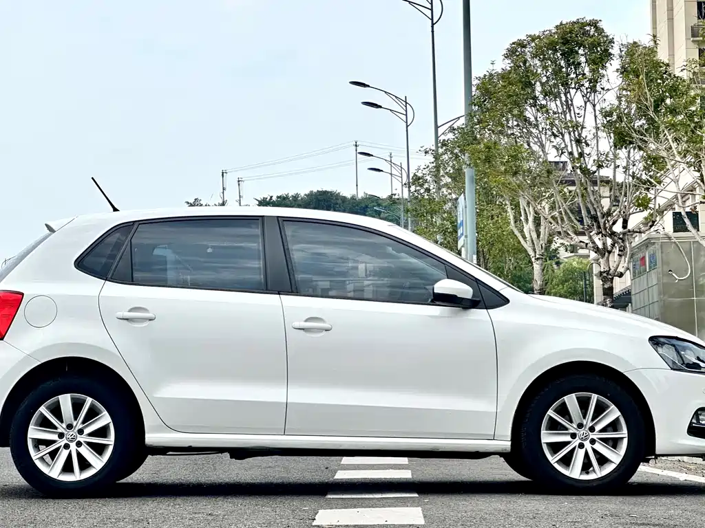 Volkswagen Polo 2015 — фото 10