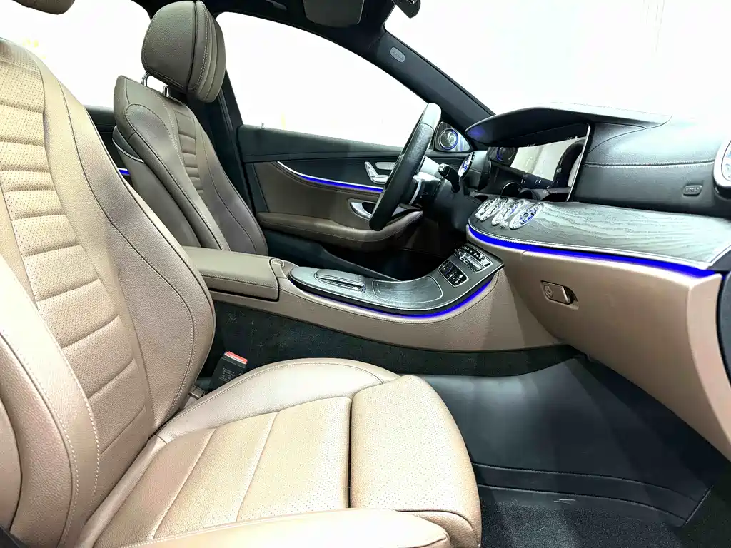 Mercedes-Benz E-Class 2023 — фото 8