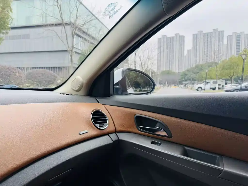 Chevrolet Cruze 2015 — фото 11