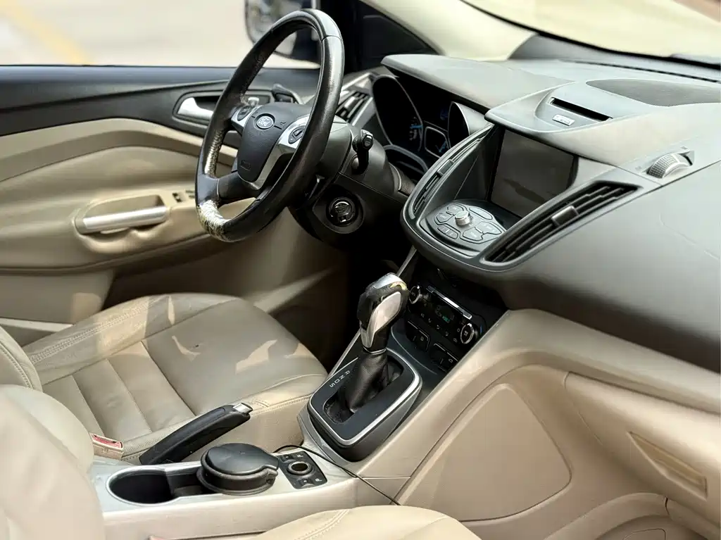 Ford Kuga 2014 — фото 10