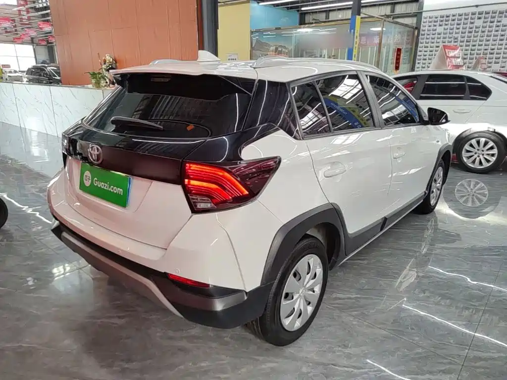 Toyota Yaris L 2021