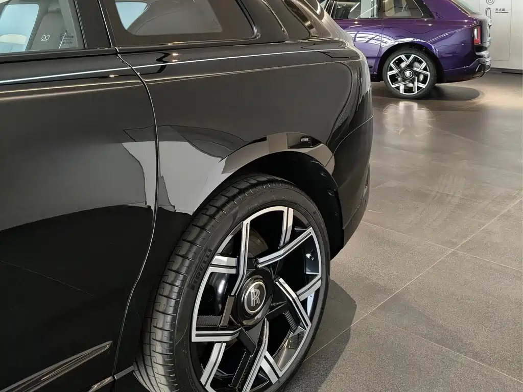 Rolls-Royce Cullinan — фото 15