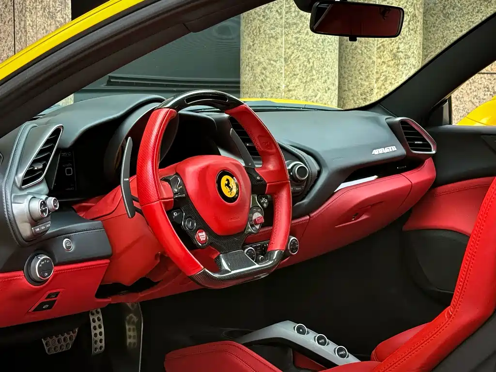 Ferrari 488 2017 — фото 16