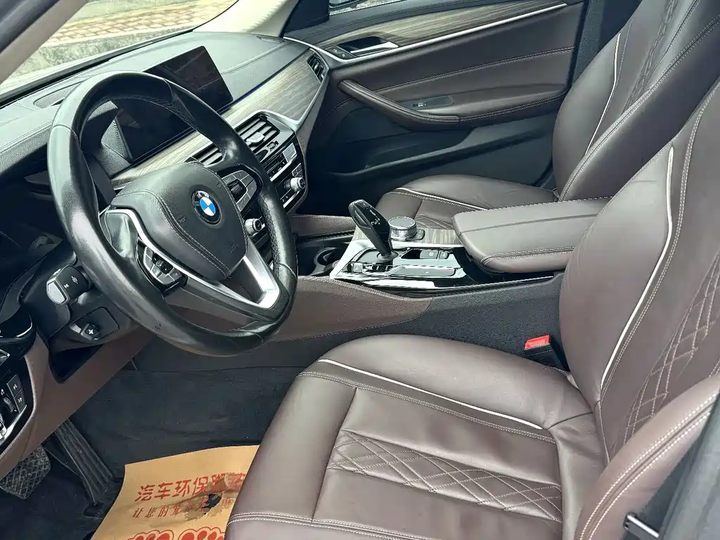 BMW 5 Series 2019 — фото 10