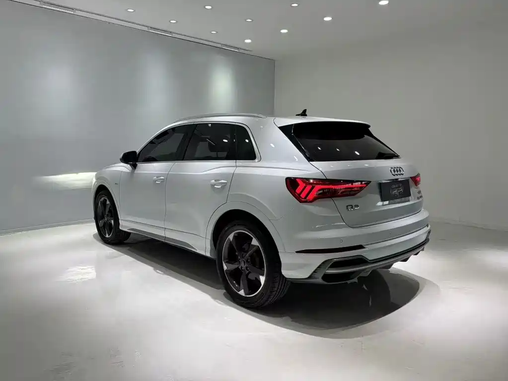 Audi Q3 2022 — фото 7