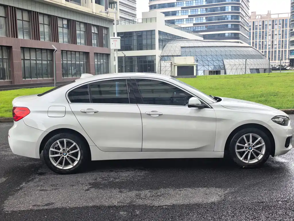 BMW 1 Series 2019 — фото 19