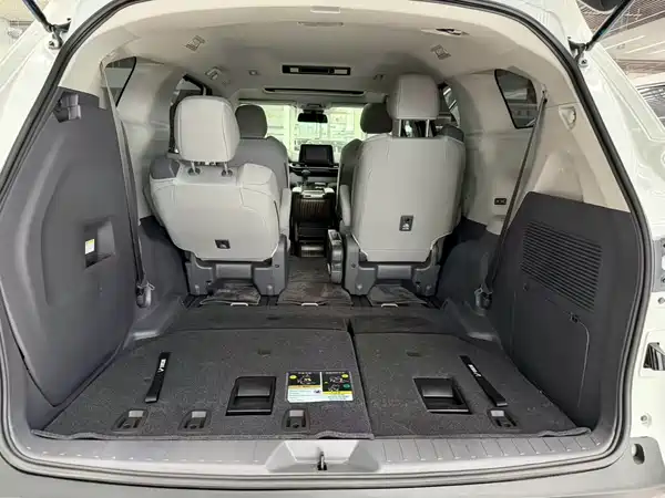 Toyota Sienna 2023
