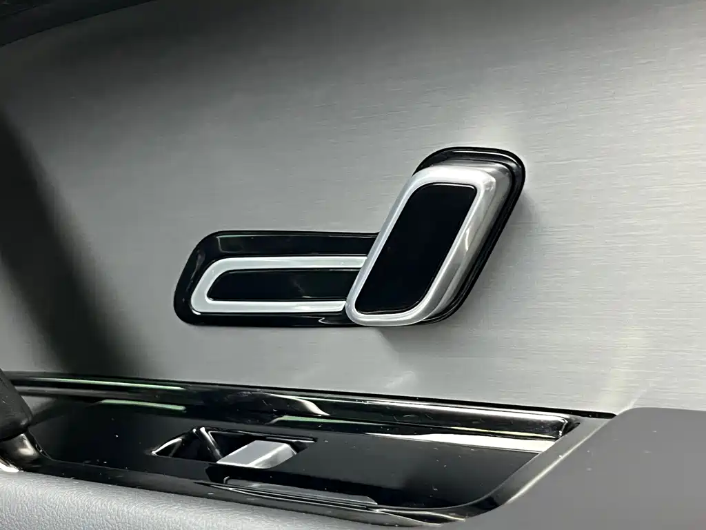 Land Rover Range Rover Sport 2023 — фото 26