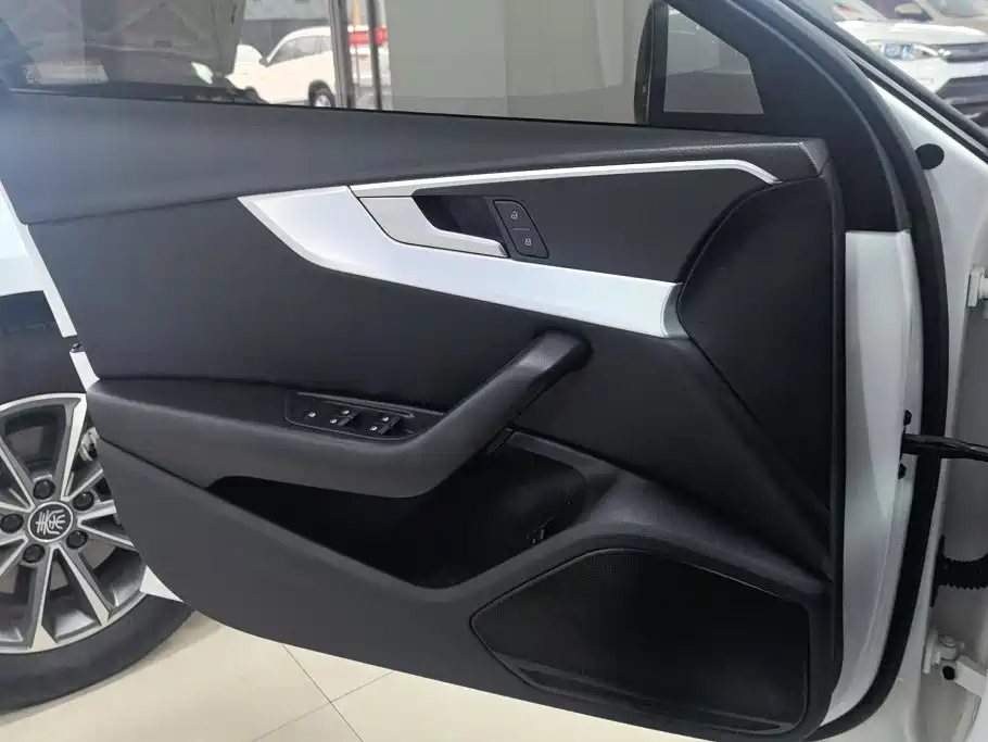 Audi A4L 2021