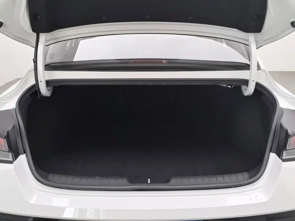 Hyundai Elantra 2025 — фото 16