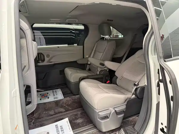 Toyota Sienna 2023