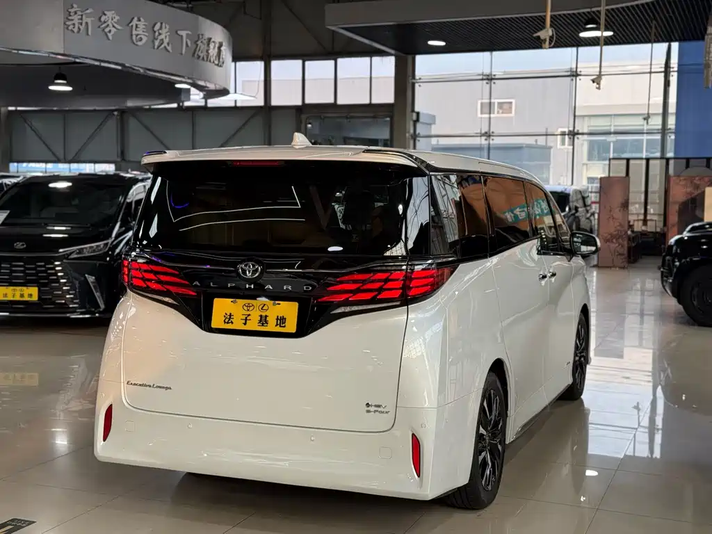 Toyota Alphard 2024 — фото 24