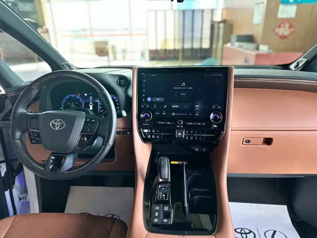 Toyota Alphard 2024 — фото 19