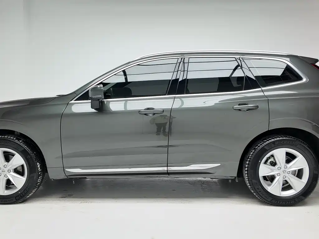 Volvo XC60 2022 — фото 7