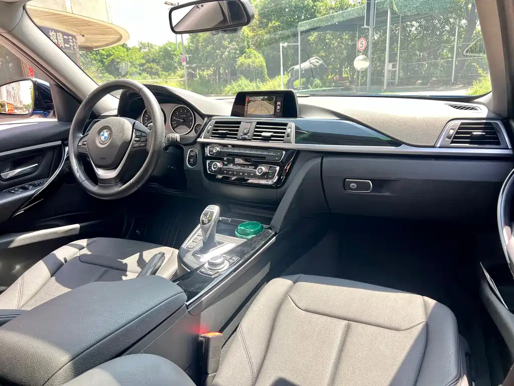 BMW 3 Series 2017 — фото 11