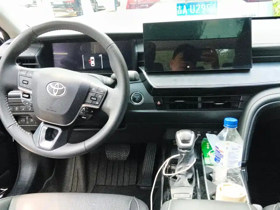 Toyota Camry 2025 — фото 12