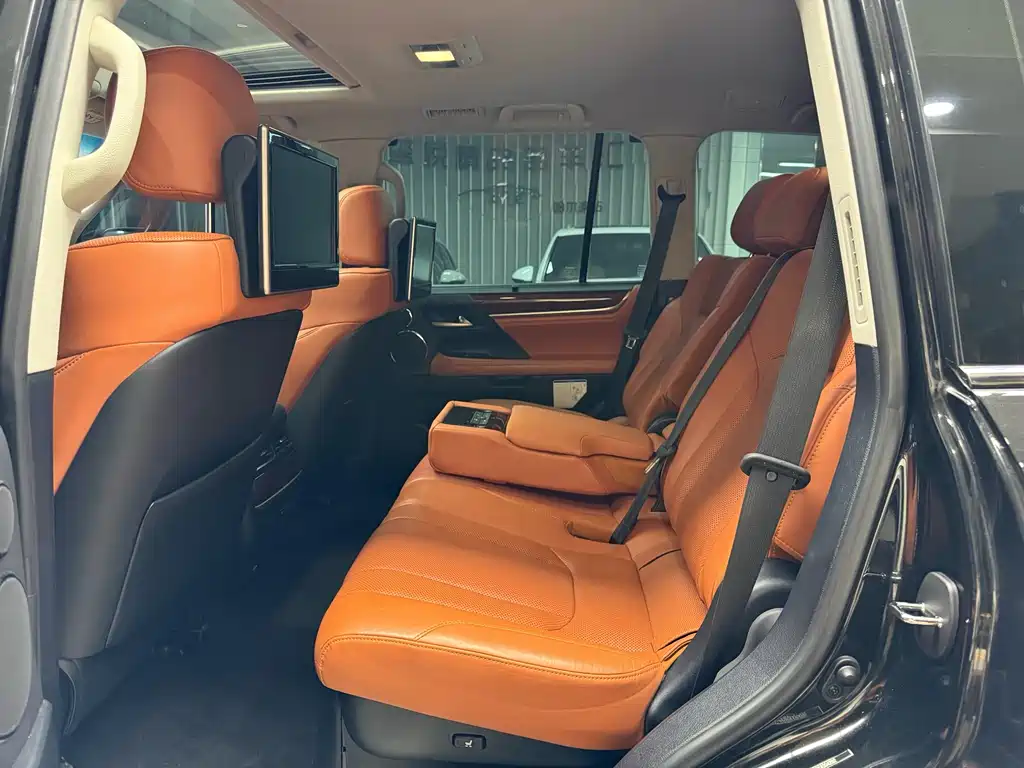Lexus LX 2019 — фото 15
