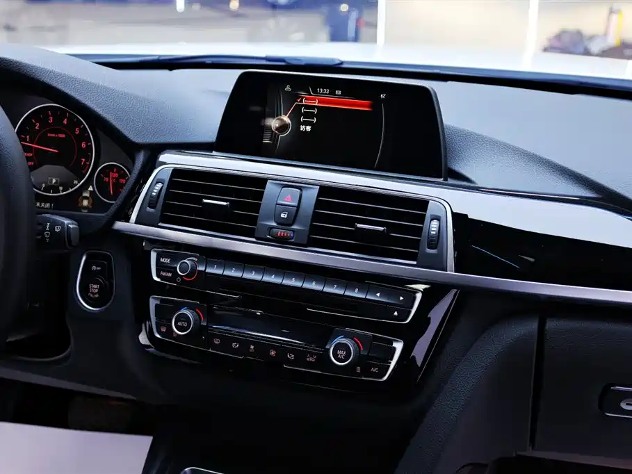 BMW 3 Series 2017 — фото 20