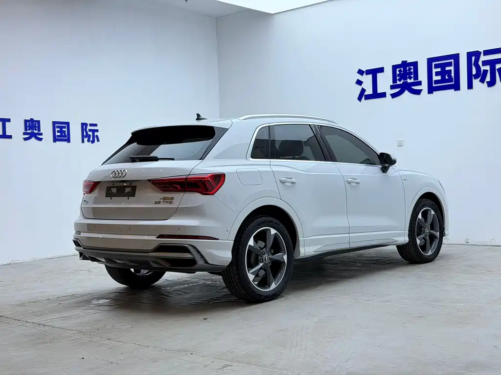 Audi Q3 2023 — фото 18