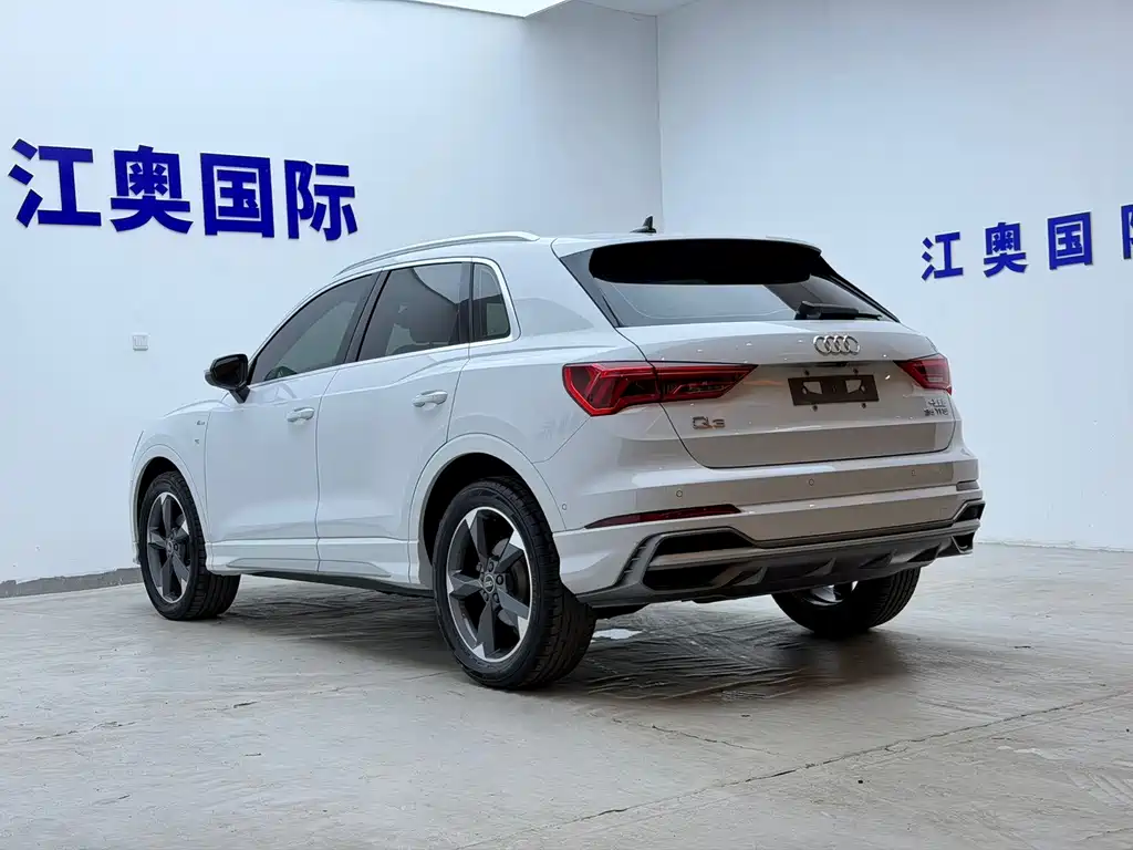 Audi Q3 2023 — фото 22