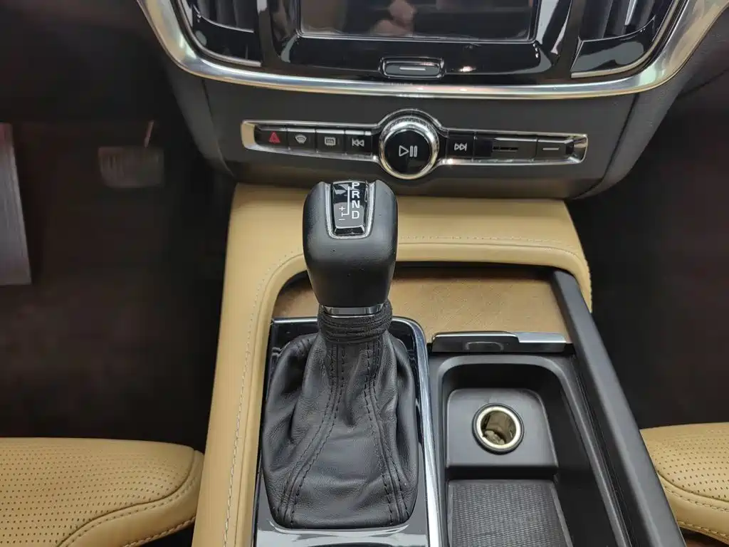 Volvo S90 2017 — фото 13