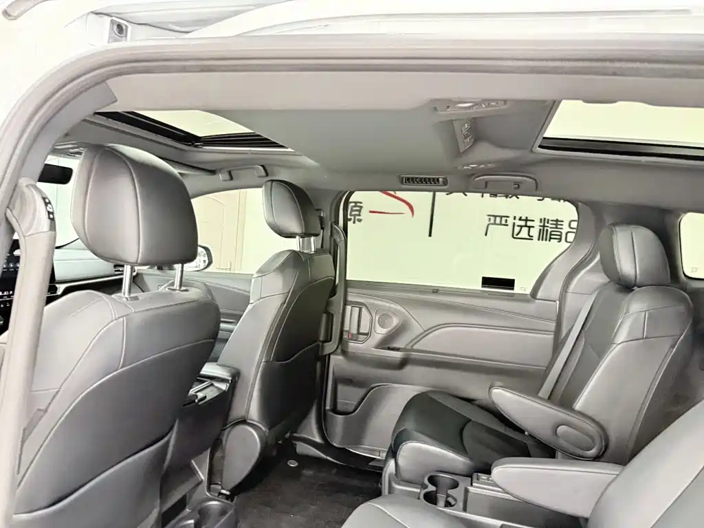 Toyota Granvia 2025 — фото 11