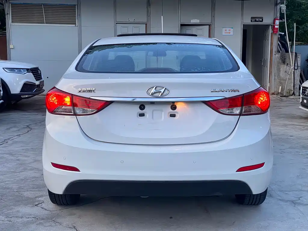 Hyundai Elantra 2014 — фото 14