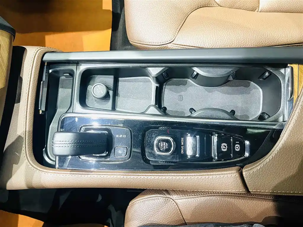 Volvo XC90 2021 — фото 14