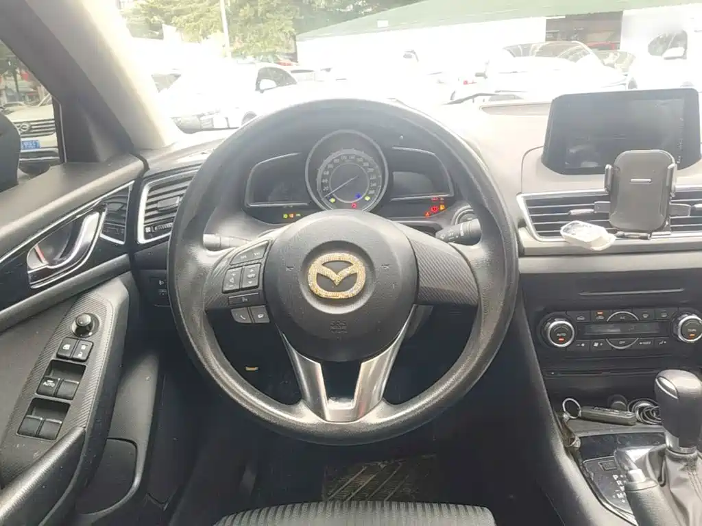 Mazda 3 Axela 2016 — фото 11