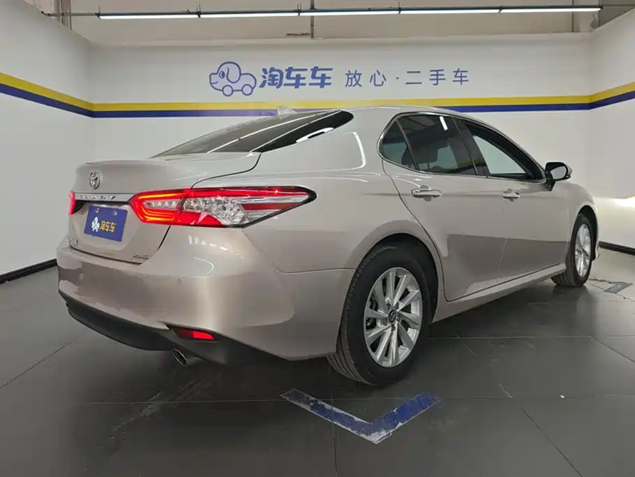 Toyota Camry 2022 — фото 3