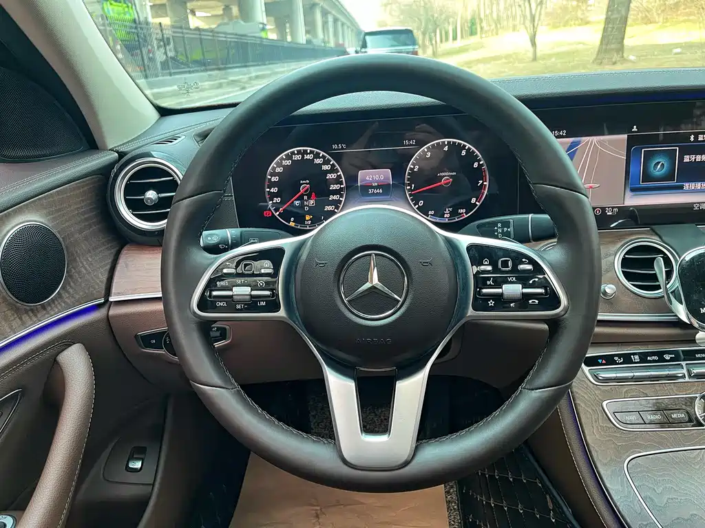 Mercedes-Benz E-Class 2018 — фото 14