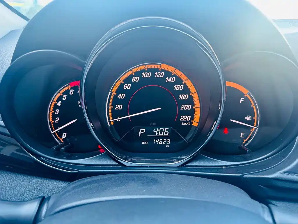 Toyota Yaris L 2023 — фото 11