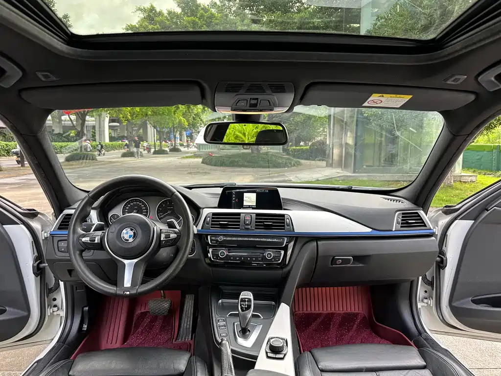 BMW 3 Series 2018 — фото 11