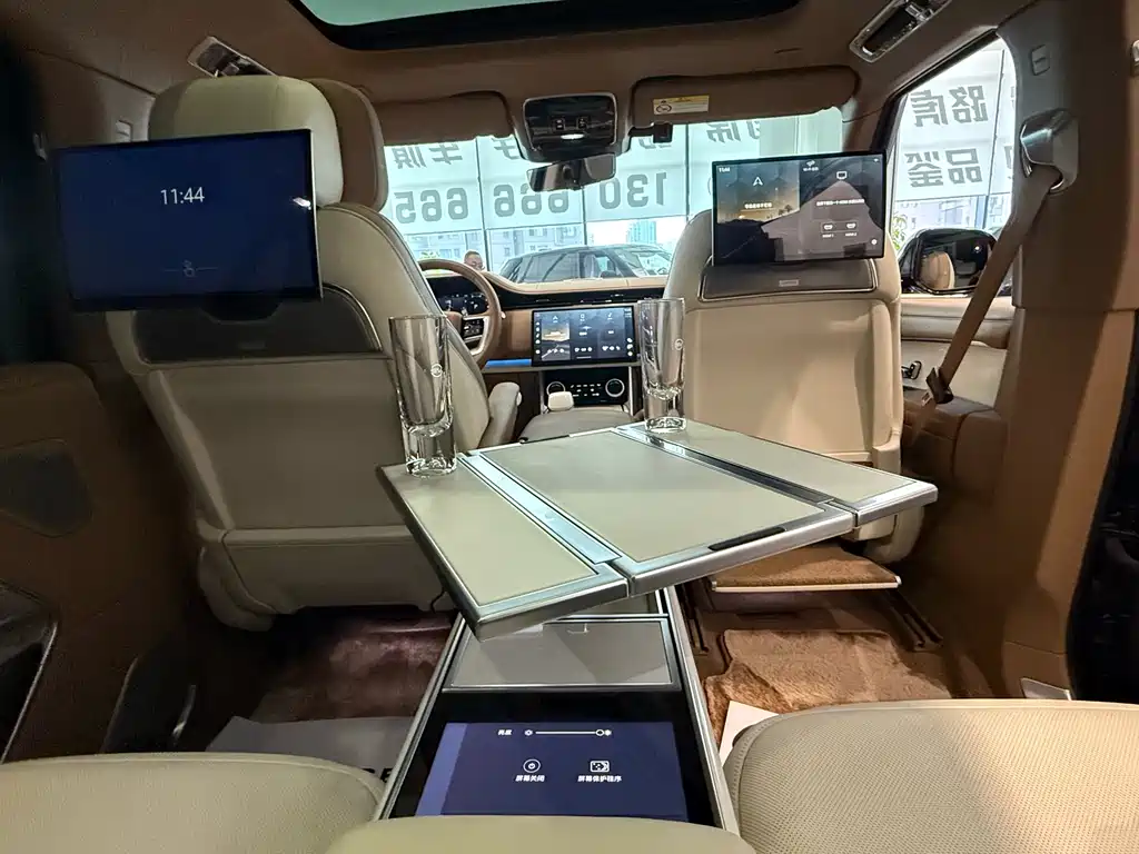 Land Rover Range Rover 2025 — фото 17