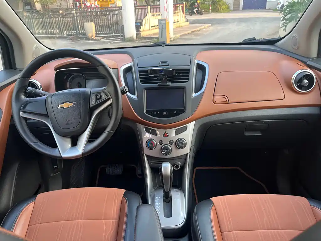 Chevrolet Trax 2015 — фото 11