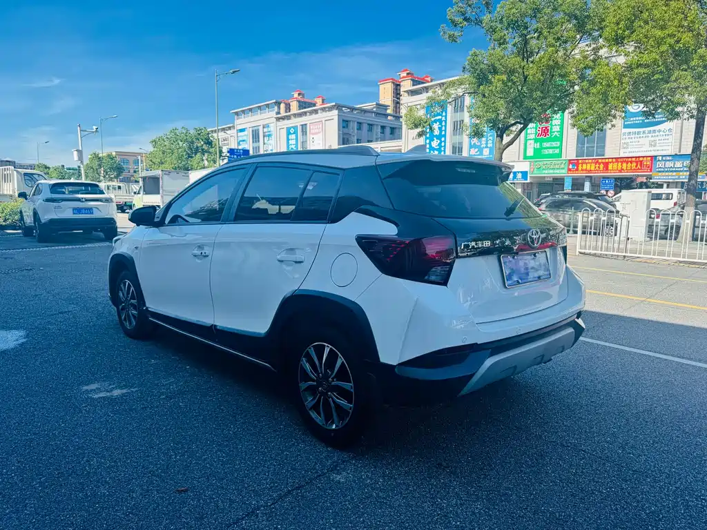 Toyota Yaris L 2023 — фото 3
