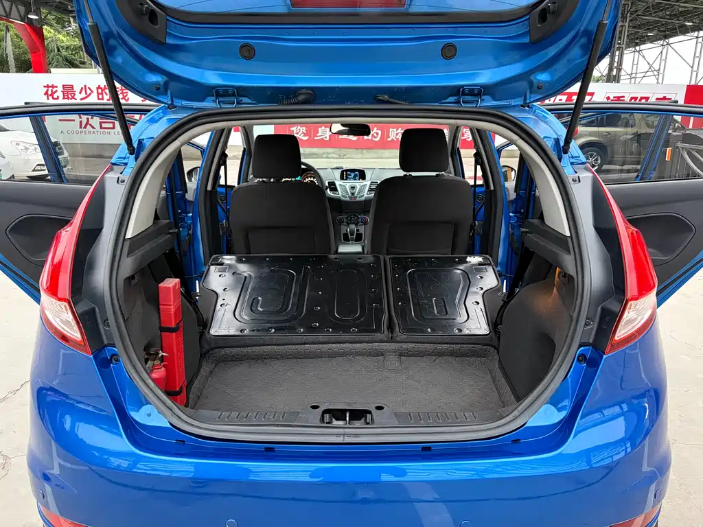 Ford Fiesta 2015 — фото 14