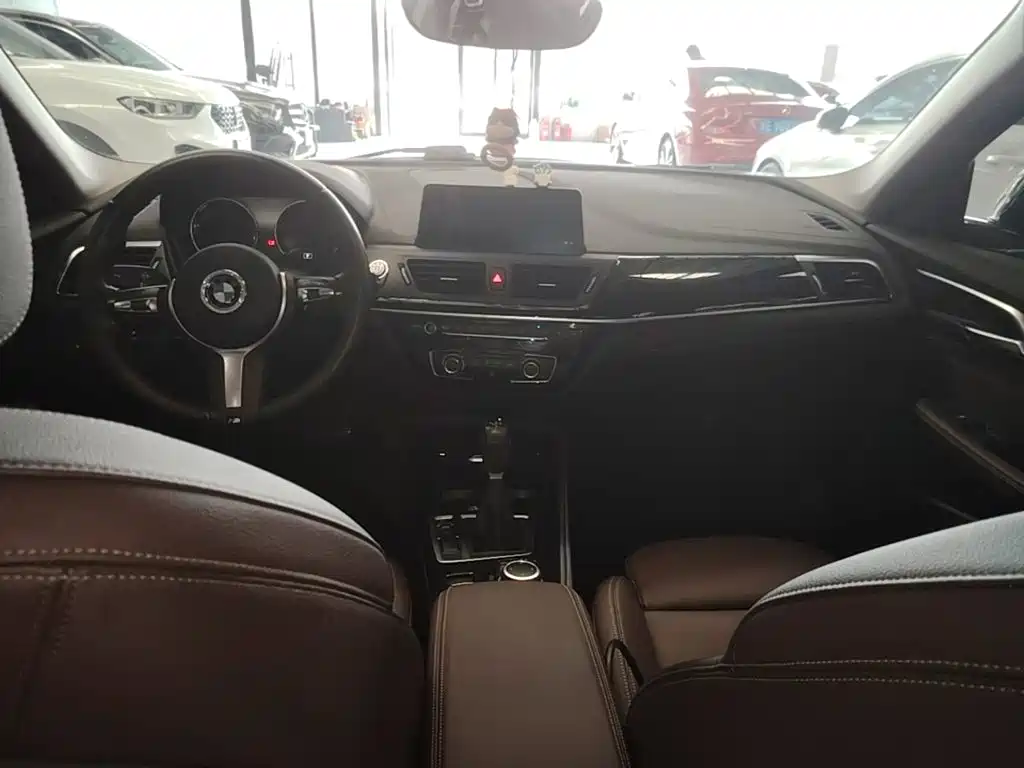 BMW 1 Series 2019 — фото 10