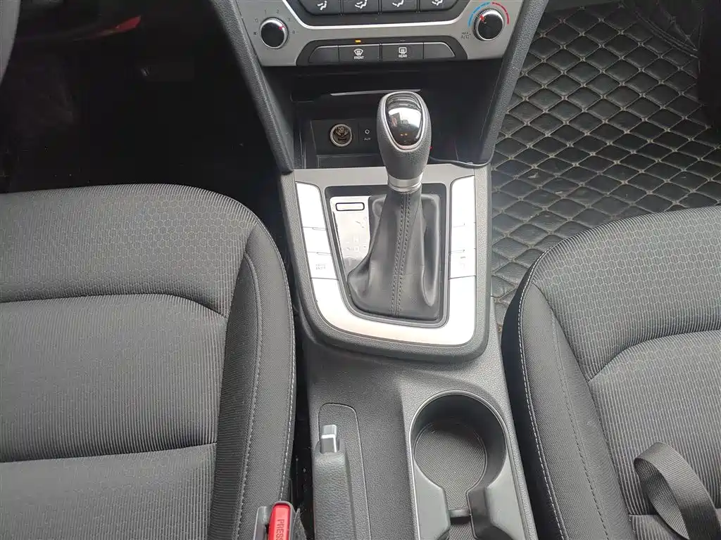 Hyundai Elantra 2019 — фото 14